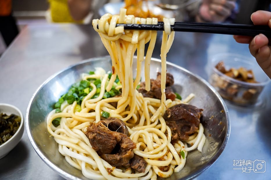 24桃園中壢24小時營業永川牛肉麵重口味牛肉乾拌麵.jpg