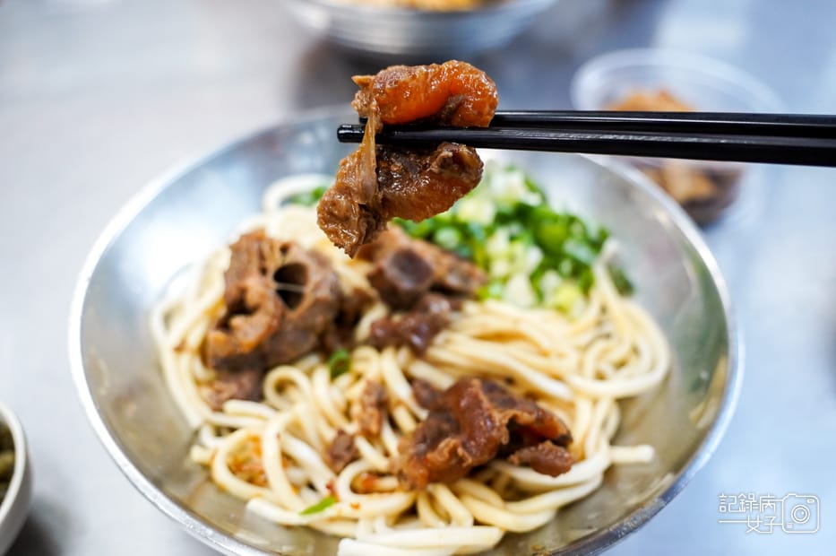 23桃園中壢24小時營業永川牛肉麵重口味牛肉乾拌麵.jpg