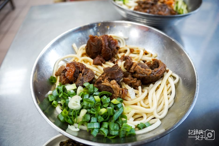21桃園中壢24小時營業永川牛肉麵重口味牛肉乾拌麵.jpg