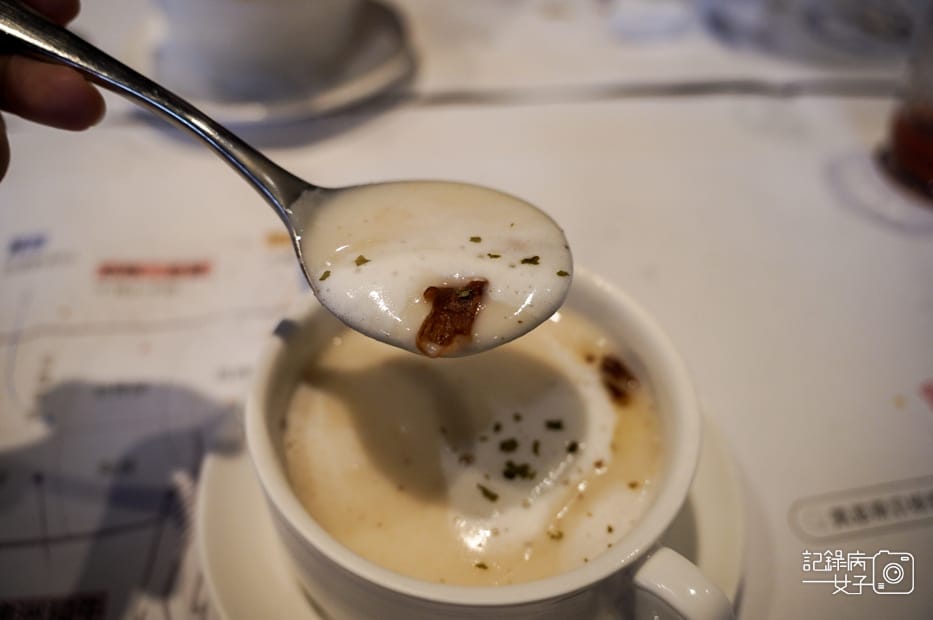 68高雄凱恩斯岩燒牛排酥皮牛肝蕈濃湯牛肉羅宋湯.jpg 68高雄凱恩斯岩燒牛排酥皮牛肝蕈濃湯牛肉羅宋湯.jpg