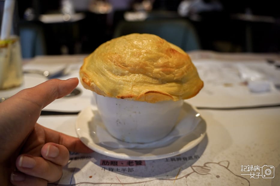 64高雄凱恩斯岩燒牛排酥皮牛肝蕈濃湯牛肉羅宋湯.jpg 64高雄凱恩斯岩燒牛排酥皮牛肝蕈濃湯牛肉羅宋湯.jpg