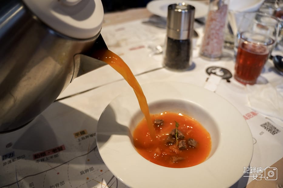 70高雄凱恩斯岩燒牛排酥皮牛肝蕈濃湯牛肉羅宋湯.jpg 70高雄凱恩斯岩燒牛排酥皮牛肝蕈濃湯牛肉羅宋湯.jpg