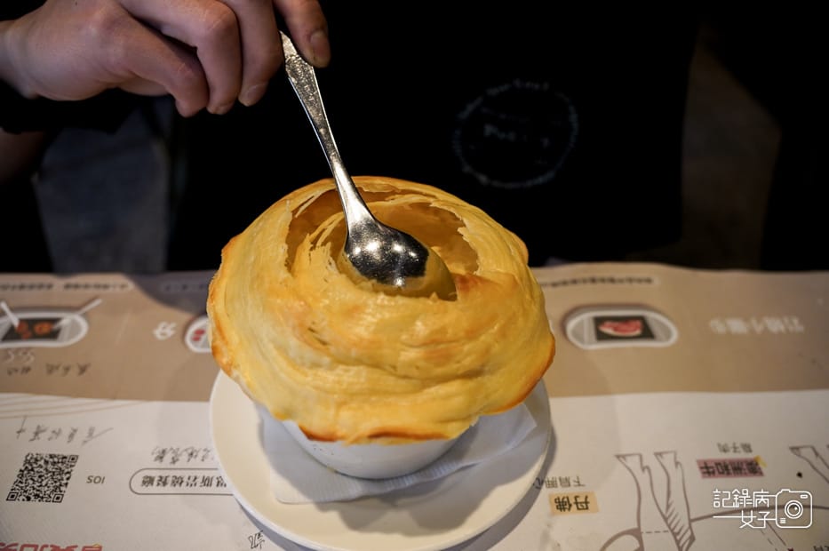 66高雄凱恩斯岩燒牛排酥皮牛肝蕈濃湯牛肉羅宋湯.jpg 66高雄凱恩斯岩燒牛排酥皮牛肝蕈濃湯牛肉羅宋湯.jpg