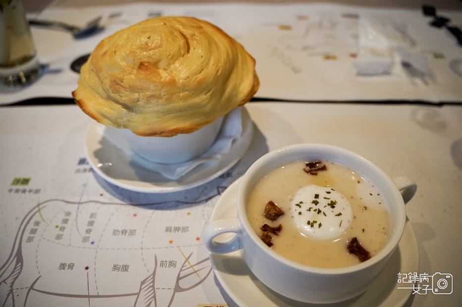 62高雄凱恩斯岩燒牛排酥皮牛肝蕈濃湯牛肉羅宋湯.jpg 62高雄凱恩斯岩燒牛排酥皮牛肝蕈濃湯牛肉羅宋湯.jpg