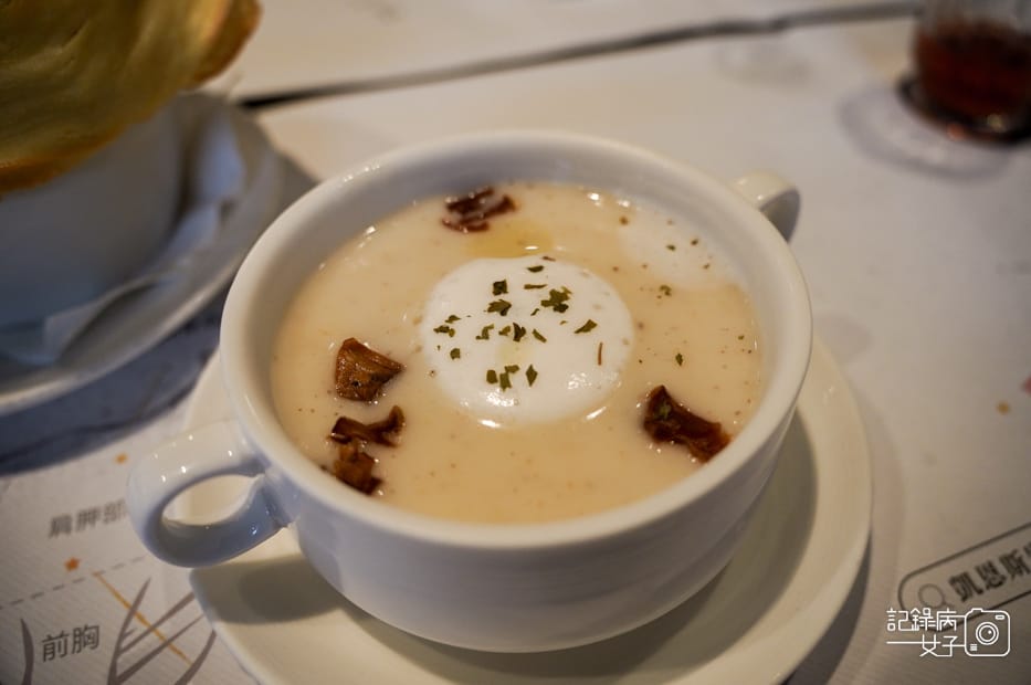 67高雄凱恩斯岩燒牛排酥皮牛肝蕈濃湯牛肉羅宋湯.jpg 67高雄凱恩斯岩燒牛排酥皮牛肝蕈濃湯牛肉羅宋湯.jpg