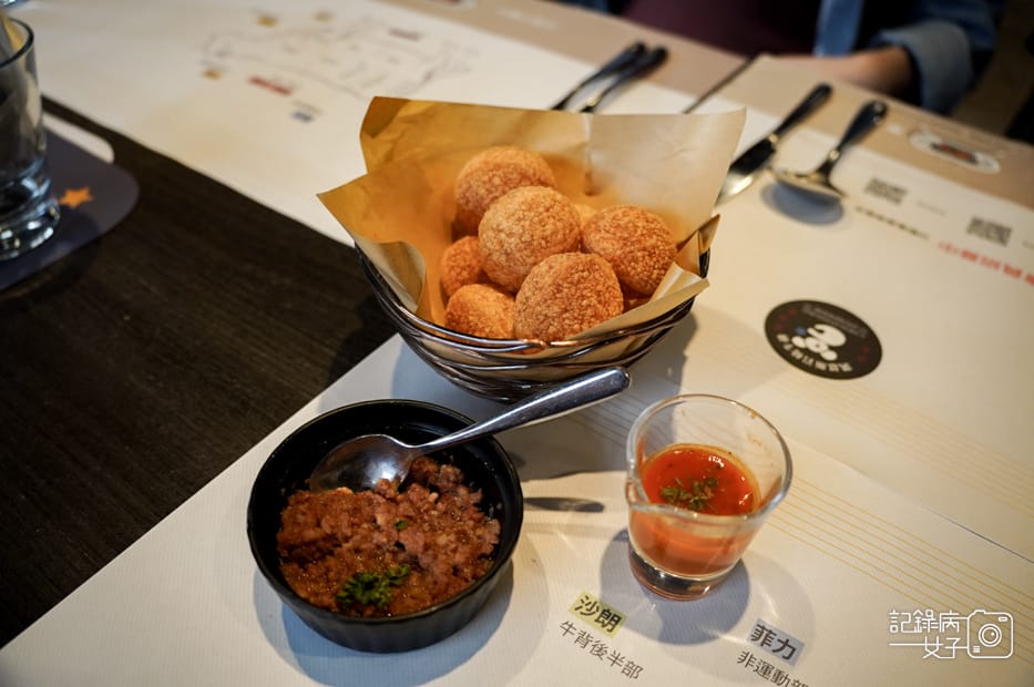 16高雄凱恩斯岩燒牛排套餐開胃菜印度脆餅.jpg 16高雄凱恩斯岩燒牛排套餐開胃菜印度脆餅.jpg