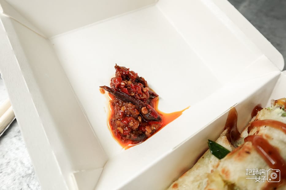 19台北內湖東湖早餐阿枝早點肉蛋餅韭菜蛋餅小魚干辣椒醬.jpg