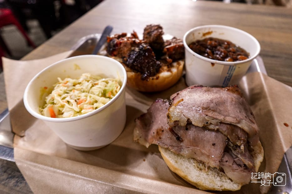 7南港Bogart%5Cs Smokehouse Taipei 美式木柴煙燻屋限量醬燒牛胸肉漢堡烤焗豆.jpg