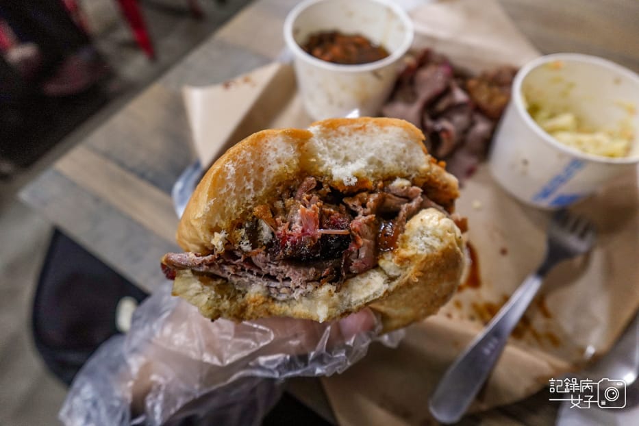 15南港Bogart%5Cs Smokehouse Taipei 美式木柴煙燻屋限量醬燒牛胸肉漢堡烤焗豆.jpg