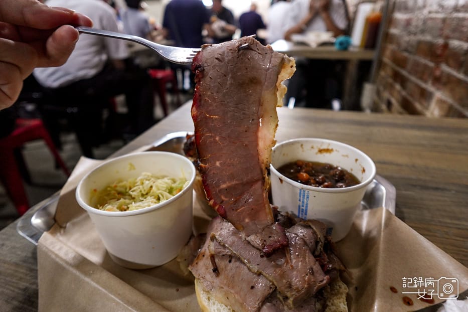 12南港Bogart%5Cs Smokehouse Taipei 美式木柴煙燻屋限量醬燒牛胸肉漢堡烤焗豆.jpg