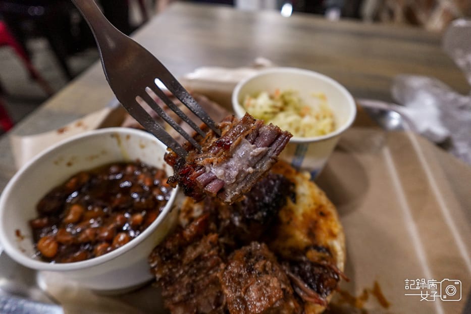 10南港Bogart%5Cs Smokehouse Taipei 美式木柴煙燻屋限量醬燒牛胸肉漢堡烤焗豆.jpg