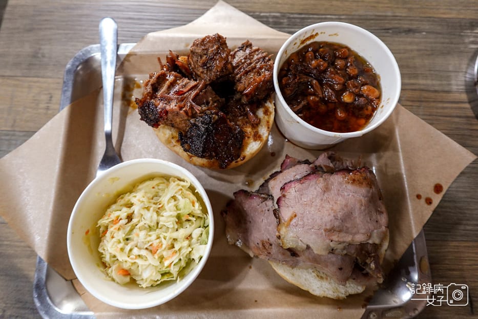 6南港Bogart%5Cs Smokehouse Taipei 美式木柴煙燻屋限量醬燒牛胸肉漢堡烤焗豆.jpg