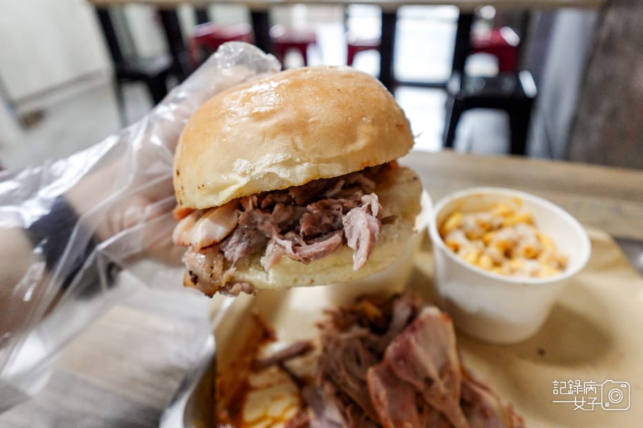 30南港烤肉Bogart%5Cs Smokehouse Taipei美式木柴煙燻屋雙肉漢堡套餐.jpg