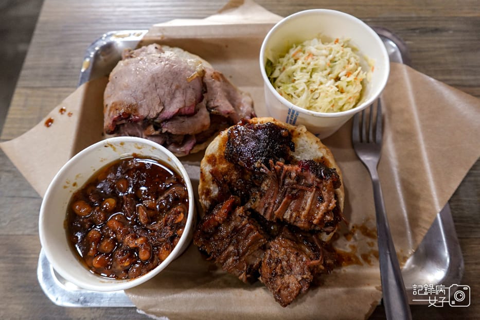 5南港Bogart%5Cs Smokehouse Taipei 美式木柴煙燻屋限量醬燒牛胸肉漢堡烤焗豆.jpg