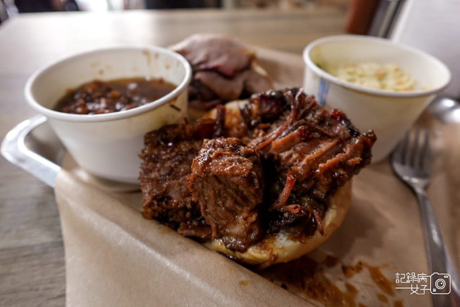 8南港Bogart%5Cs Smokehouse Taipei 美式木柴煙燻屋限量醬燒牛胸肉漢堡烤焗豆.jpg