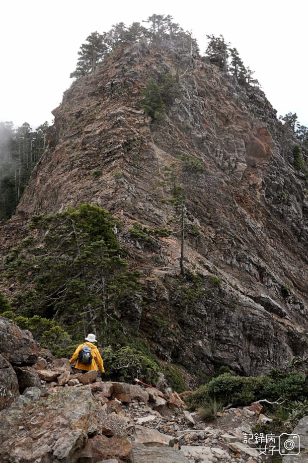 57台灣百岳武陵兩日四秀品田山V字斷崖.jpg