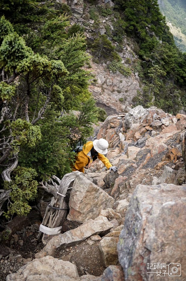 48台灣百岳武陵兩日四秀品田山V字斷崖.jpg