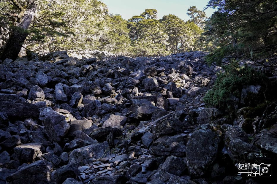 19台灣百岳武陵兩日四秀池有山石瀑..jpg