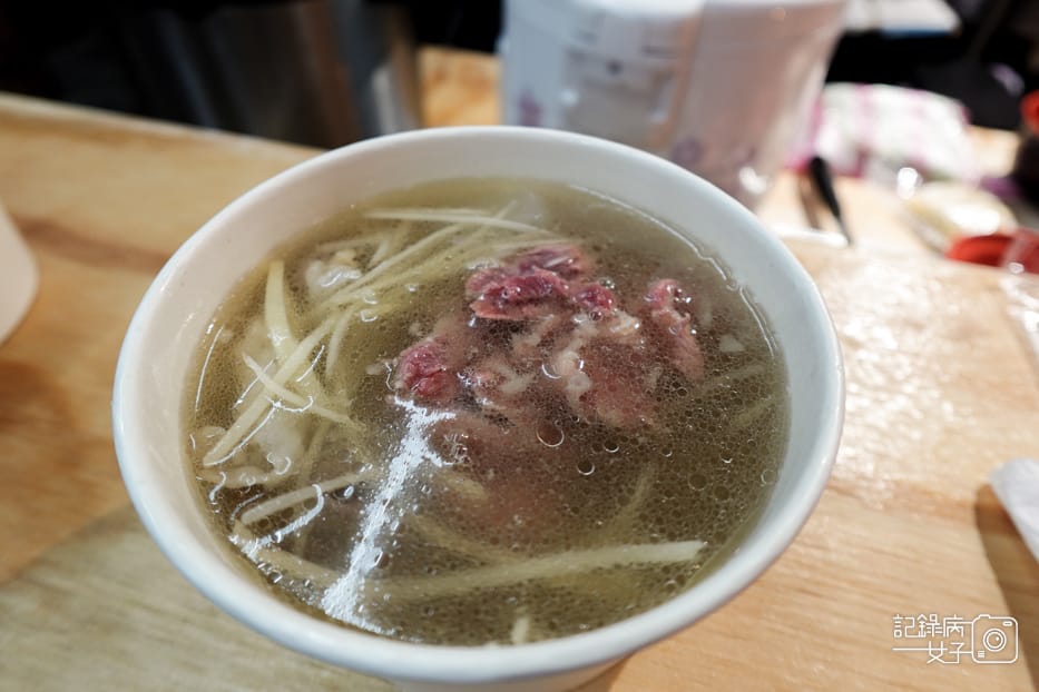 19三重五醬食堂溫體牛肉湯綜合溫體牛肉湯蒜味奶油牛肉炒飯五醬拌麵.jpg