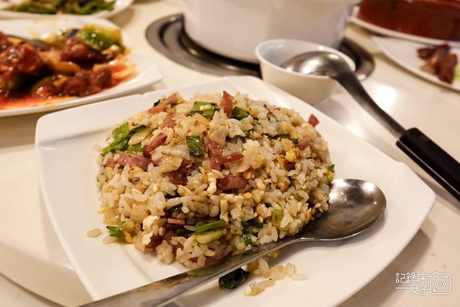 9台北雞家莊總店米其林必比登推薦台菜餐廳培根蛋炒飯.jpg