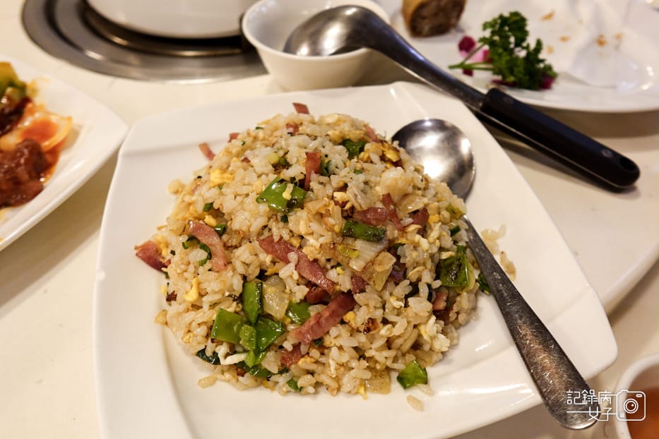 8台北雞家莊總店米其林必比登推薦台菜餐廳培根蛋炒飯.jpg