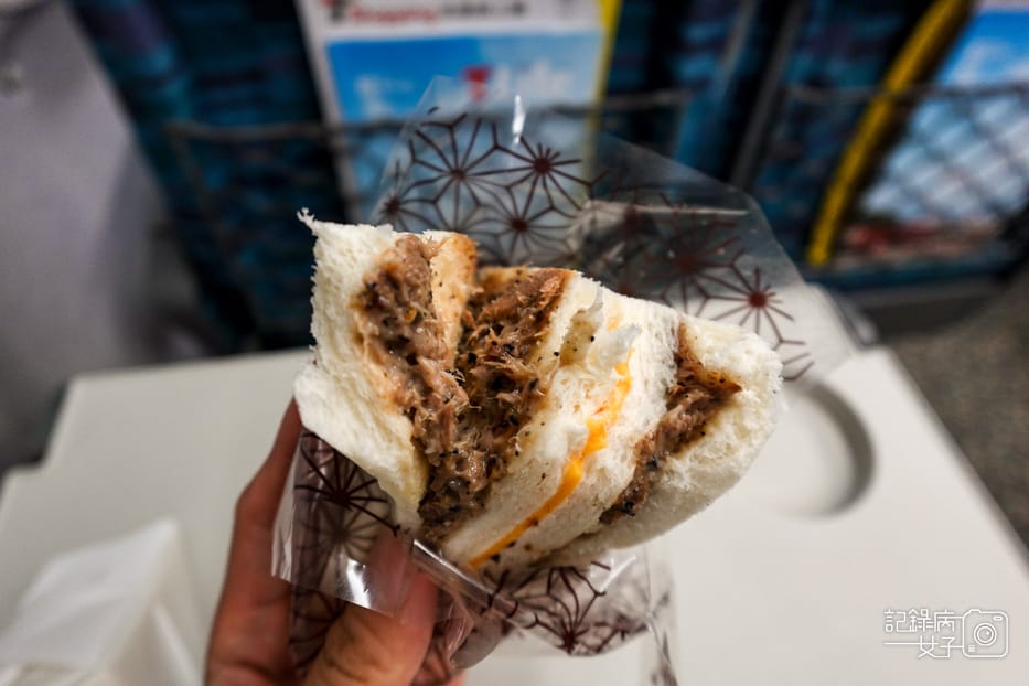 6南港洪瑞珍概念店招牌火腿三明治北港限定黑鮪魚起司.jpg 6南港洪瑞珍概念店招牌火腿三明治北港限定黑鮪魚起司.jpg