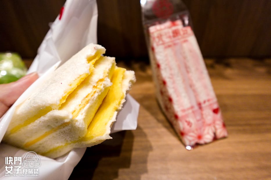 14洪瑞珍三明治lalaport南港店限定抹茶紅豆台式炸醬滿漢三明治原味起司草莓麻糬.jpg 14洪瑞珍三明治lalaport南港店限定抹茶紅豆台式炸醬滿漢三明治原味起司草莓麻糬.jpg