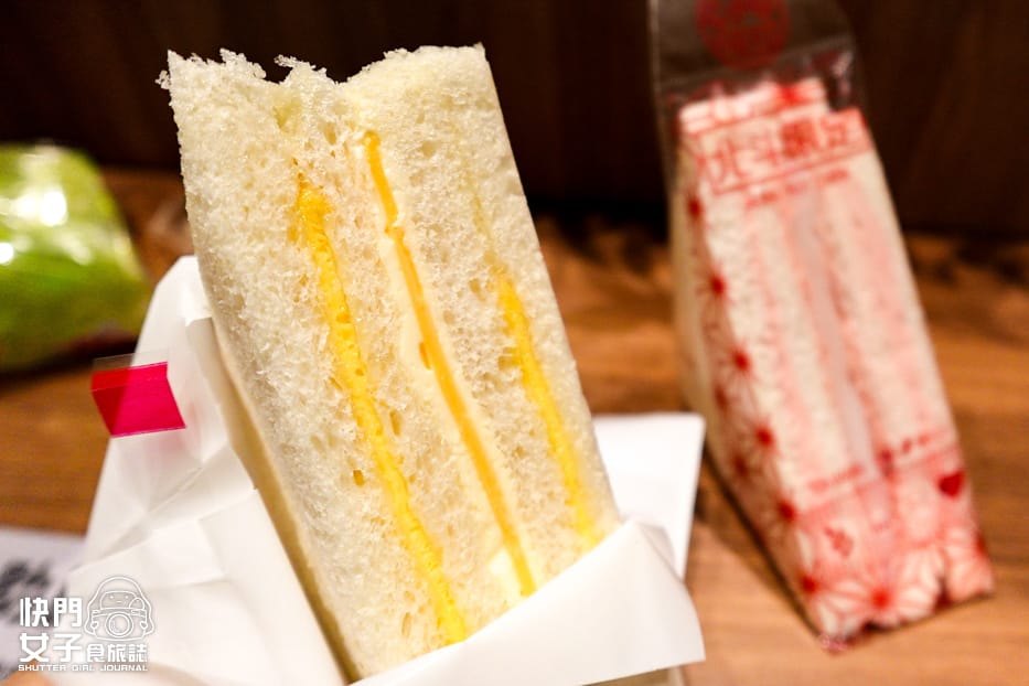 13洪瑞珍三明治lalaport南港店限定抹茶紅豆台式炸醬滿漢三明治原味起司草莓麻糬.jpg 13洪瑞珍三明治lalaport南港店限定抹茶紅豆台式炸醬滿漢三明治原味起司草莓麻糬.jpg