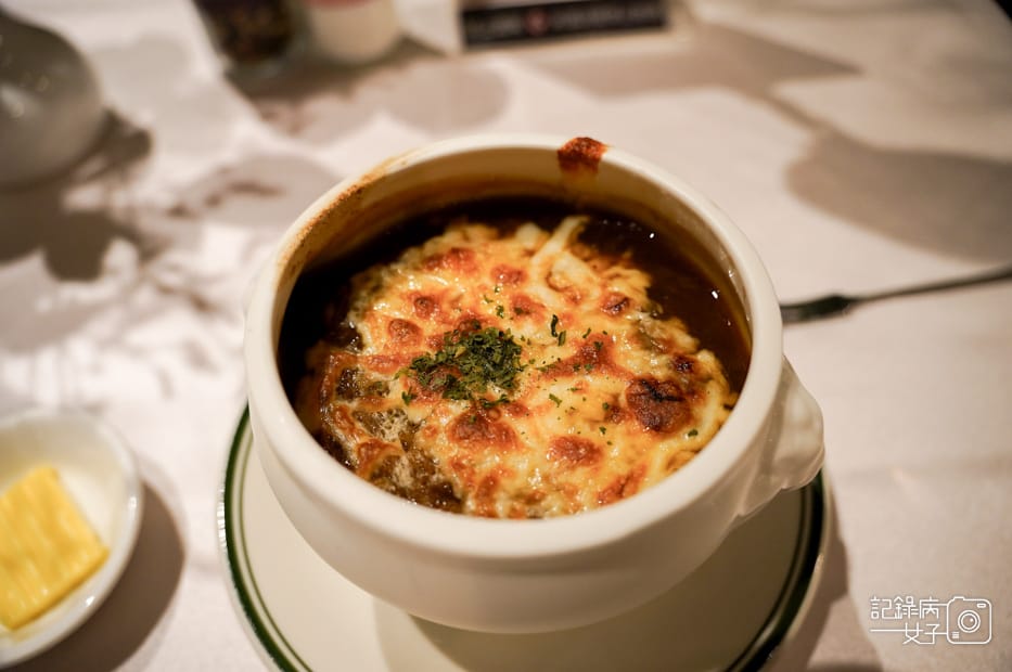 14 雅室牛排仁愛圓環焗烤起司洋蔥湯酥皮蘑菇濃湯.jpg