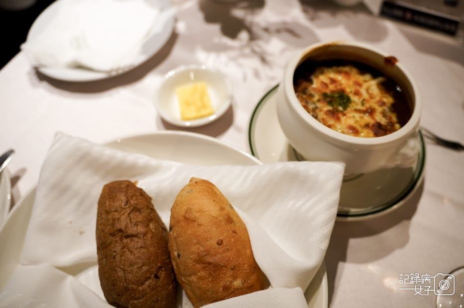 11 雅室牛排餐前麵包葵花籽橙皮雜糧裸麥麵包.jpg