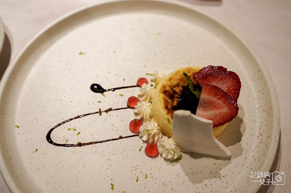 41 雅室牛排主廚甜點巴斯克蛋糕香蕉磅蛋糕壽星.jpg