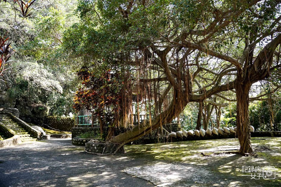 51高雄阿蓮岡山小百岳大崗山風景區龍盤峽谷一線天超峰寺.jpg