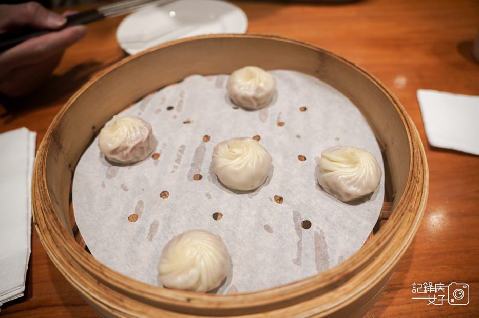45鼎泰豐芋頭芋泥小籠包黃金流沙包.jpg