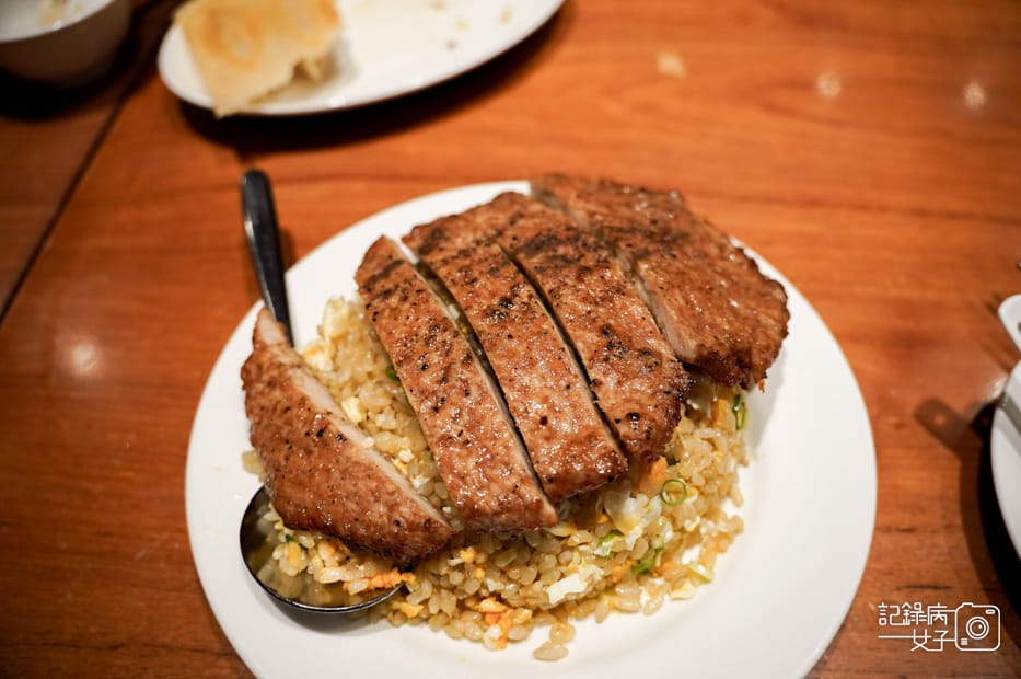 18鼎泰豐招牌排骨炒飯炸醬麵蝦肉煎餃紹興醉雞.jpg