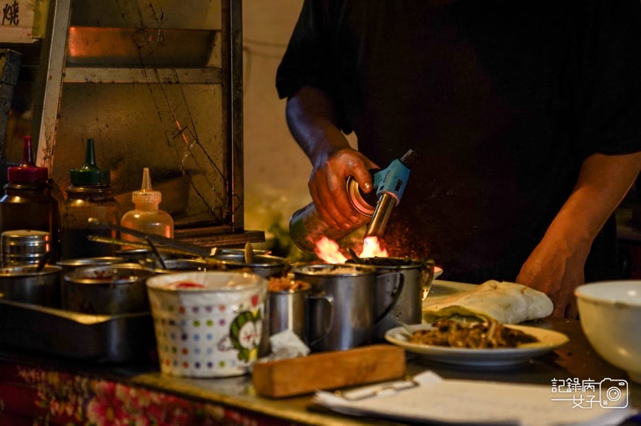 8南港區無招牌麵攤無名麵攤炙燒豬頭骨肉豬舌皮蛋臭豆腐麵.jpg