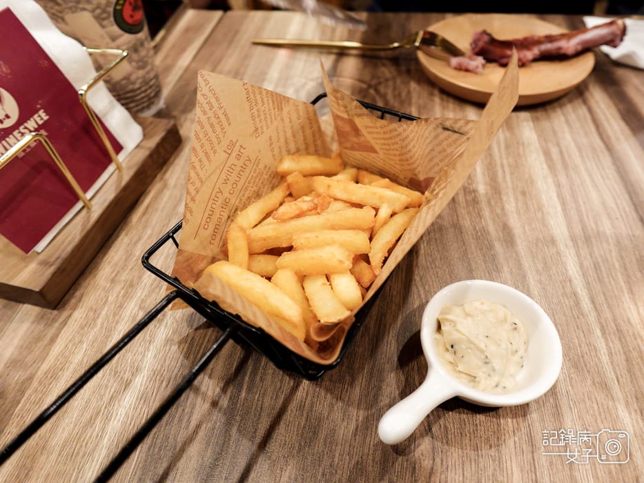 39Wineswee威士威酒食299喝到飽炸物拼盤 松露薯條無骨鹽酥雞.jpg