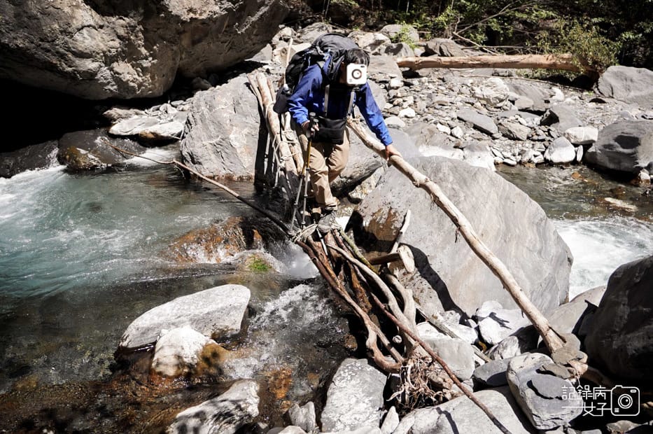 13台灣百岳北二段無名甘薯耳無溪營地遠多志山.jpg