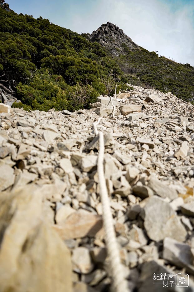 29台灣百岳雪山北峰雪北單攻碎石坡假山頭.jpg