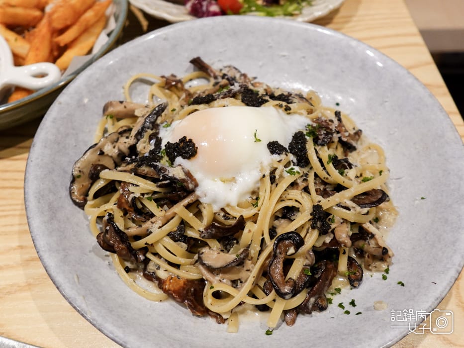 19台北大安青沐奶油蕈菇培根蛋黃麵.jpg
