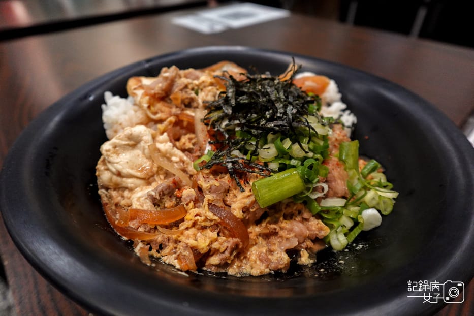 6三重美食張口吃塔香辣炒豬飯日式牛肉丼飯嘴邊肉.jpg
