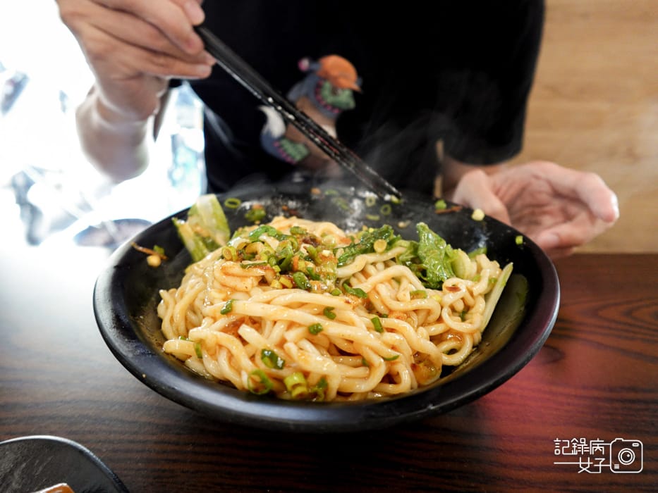 23三重美食張口吃豬油拌飯溫泉蛋麻辣乾拌麵丼飯.jpg