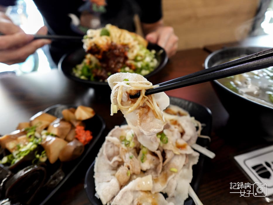27三重美食張口吃豬油拌飯溫泉蛋麻辣乾拌麵丼飯.jpg