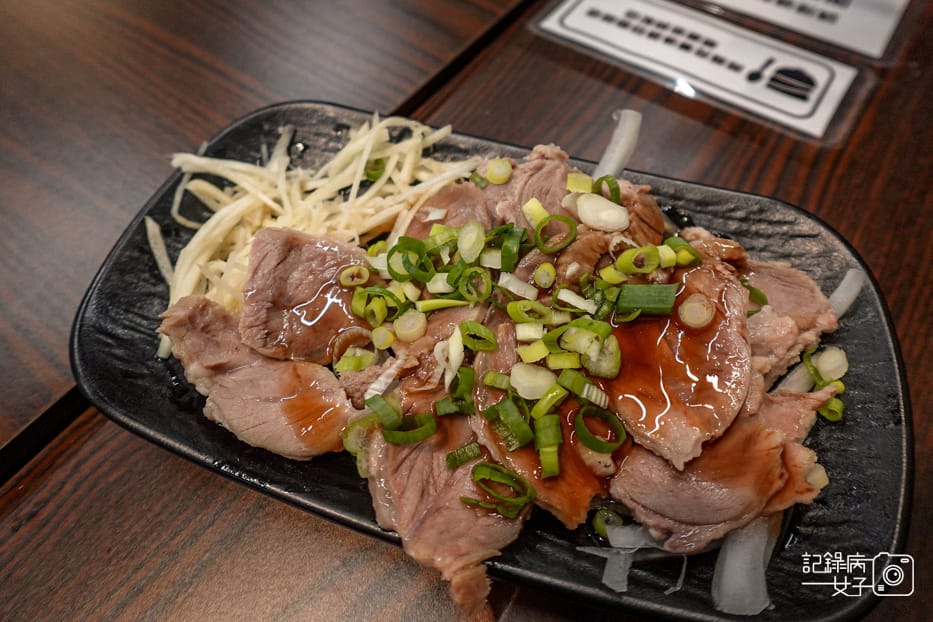 8三重美食張口吃塔香辣炒豬飯日式牛肉丼飯嘴邊肉.jpg