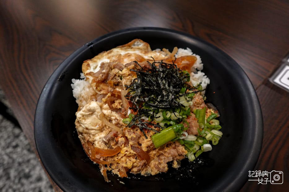 5三重美食張口吃塔香辣炒豬飯日式牛肉丼飯嘴邊肉.jpg