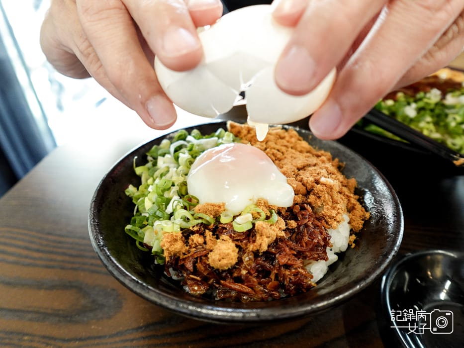 16三重美食張口吃豬油拌飯溫泉蛋麻辣乾拌麵丼飯.jpg