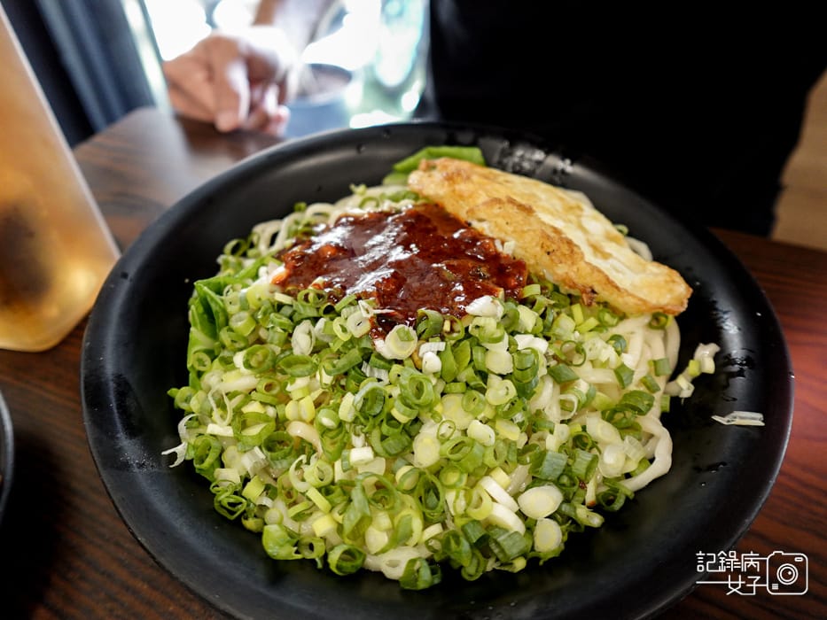 21三重美食張口吃豬油拌飯溫泉蛋麻辣乾拌麵丼飯.jpg