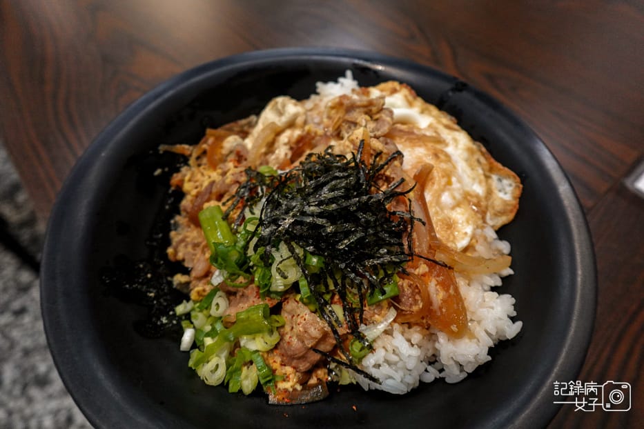 4三重美食張口吃塔香辣炒豬飯日式牛肉丼飯嘴邊肉.jpg