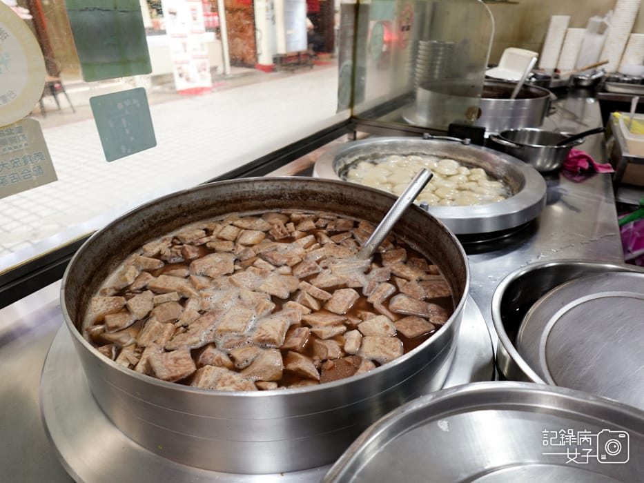 8萬華華西街美食老店北港甜湯燒麻糬芋頭米糕粥豆花.jpg