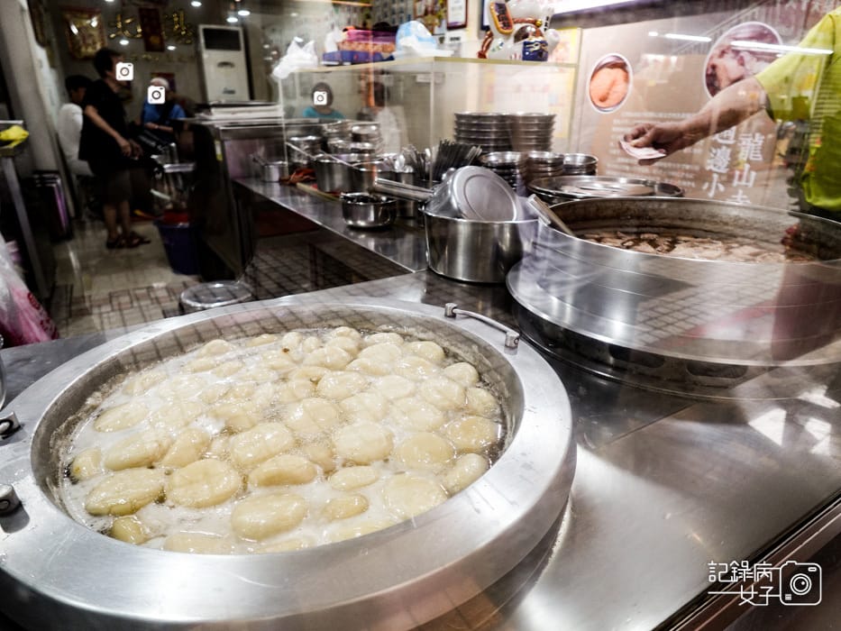 7萬華華西街美食老店北港甜湯燒麻糬芋頭米糕粥豆花.jpg