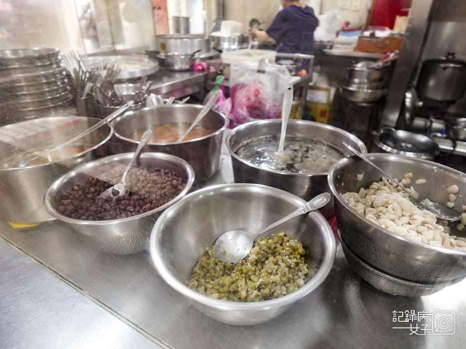9萬華華西街美食老店北港甜湯燒麻糬芋頭米糕粥豆花.jpg